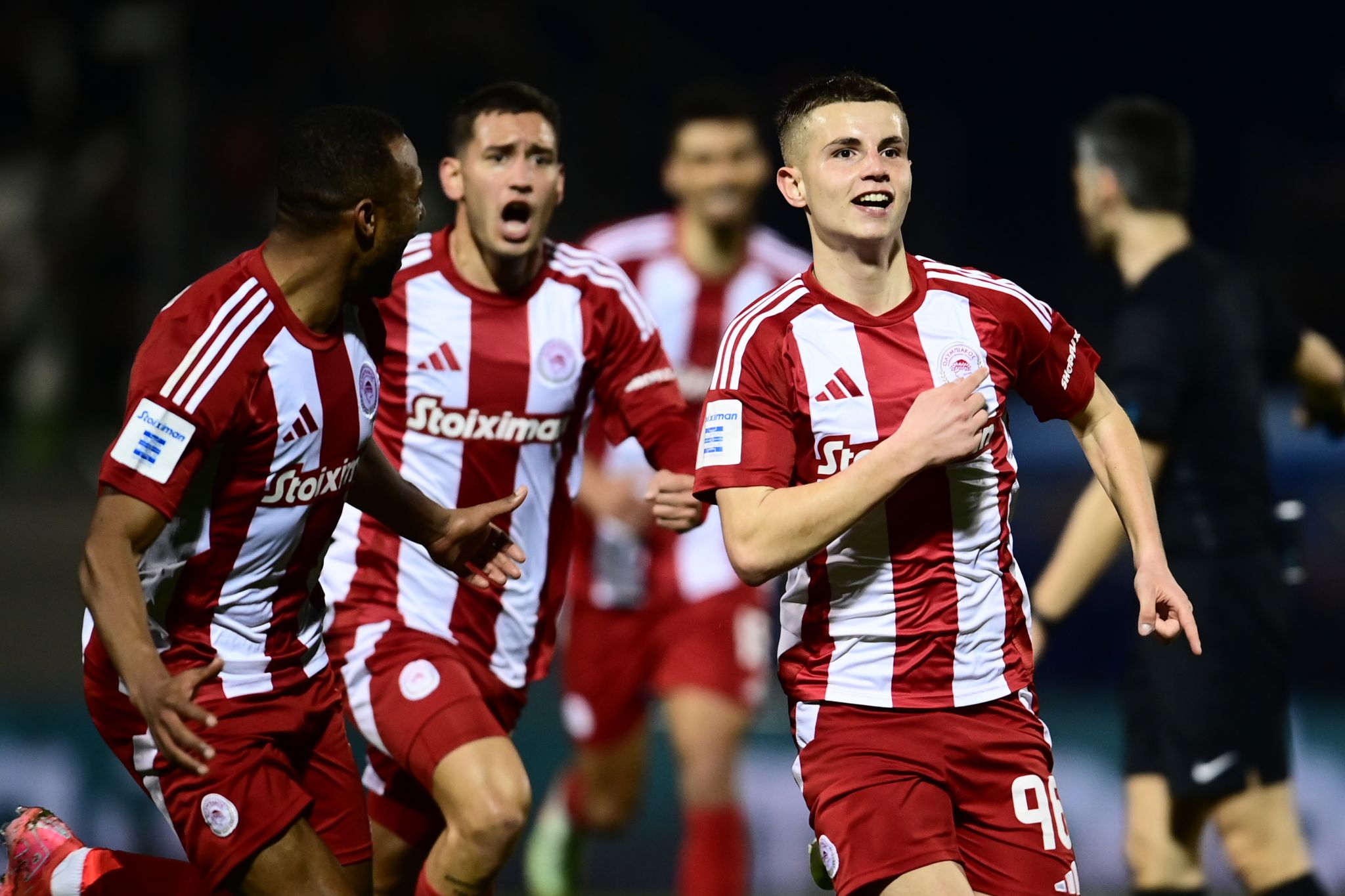 Christos Mouzakitis – “Phù thủy tuyến giữa” được săn đón 3 Thần tượng của Christos Mouzakitis chính là Luka Modric